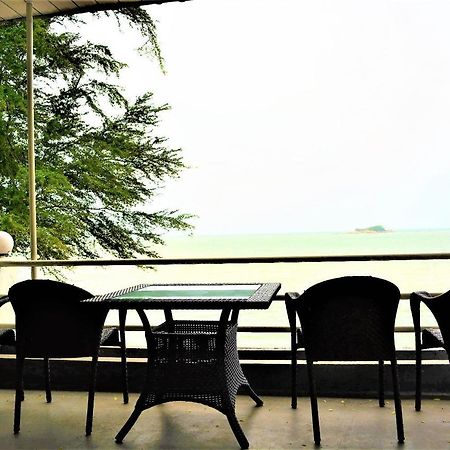 G&T'S Beach Front Villa Tanjung Bungah  Exterior foto