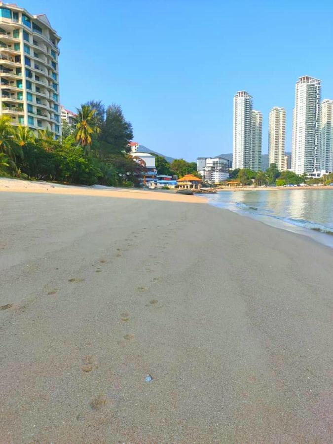G&T'S Beach Front Villa Tanjung Bungah  Exterior foto