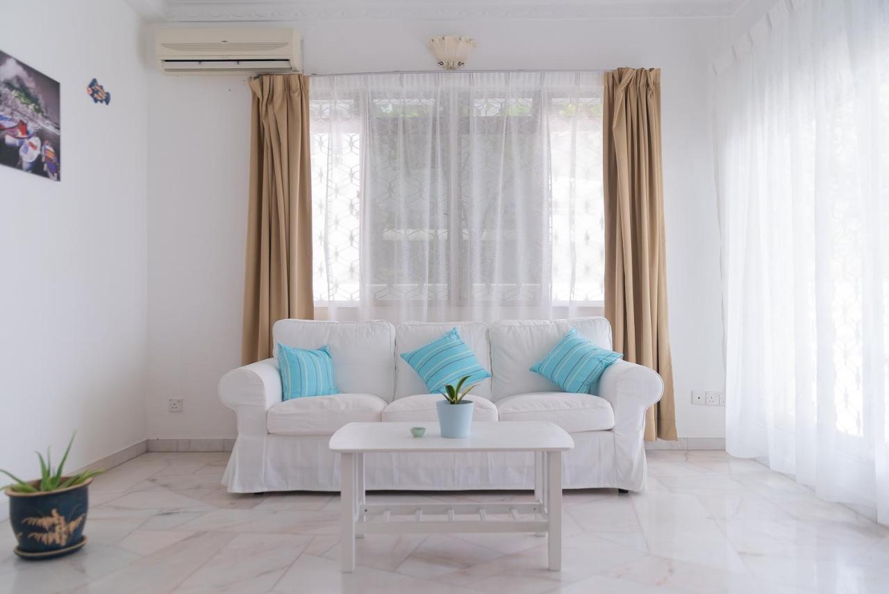 G&T'S Beach Front Villa Tanjung Bungah  Exterior foto