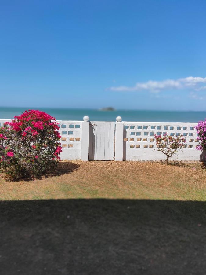 G&T'S Beach Front Villa Tanjung Bungah  Exterior foto