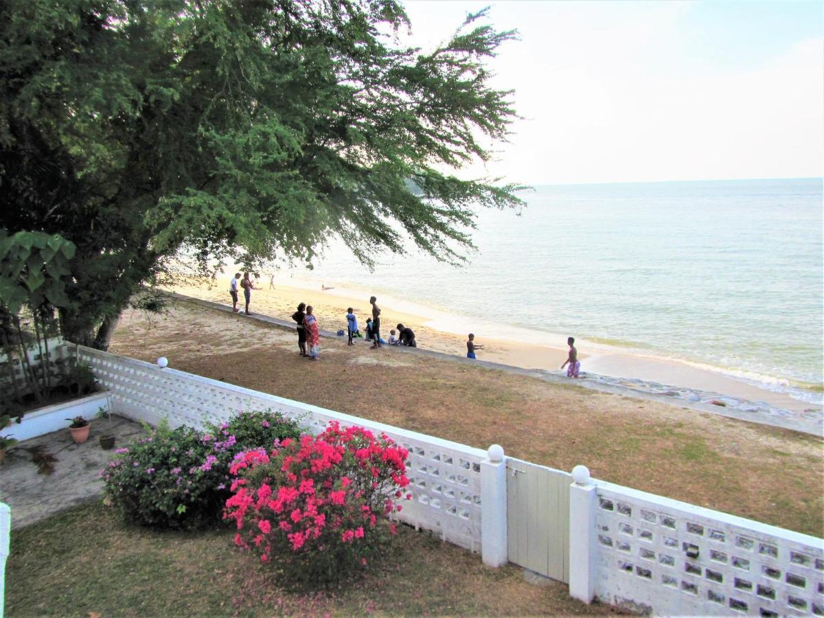 G&T'S Beach Front Villa Tanjung Bungah  Exterior foto
